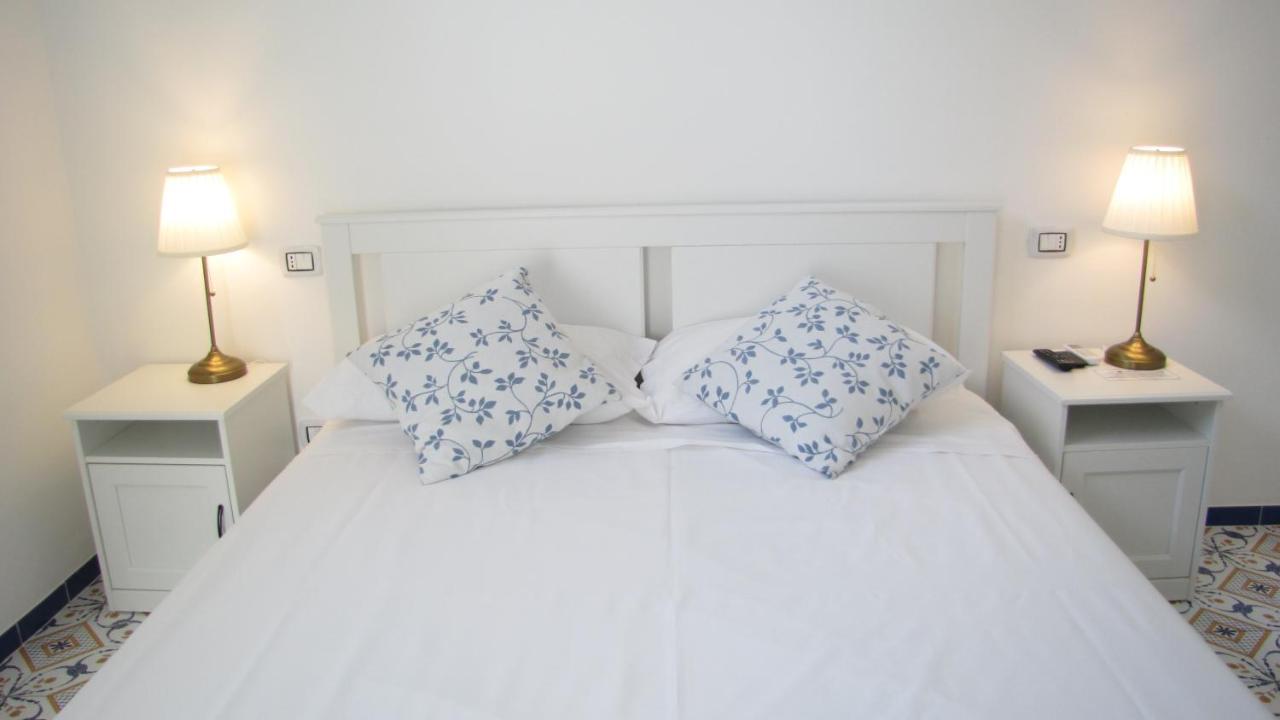Villa Mary - Apartments Trani Buitenkant foto