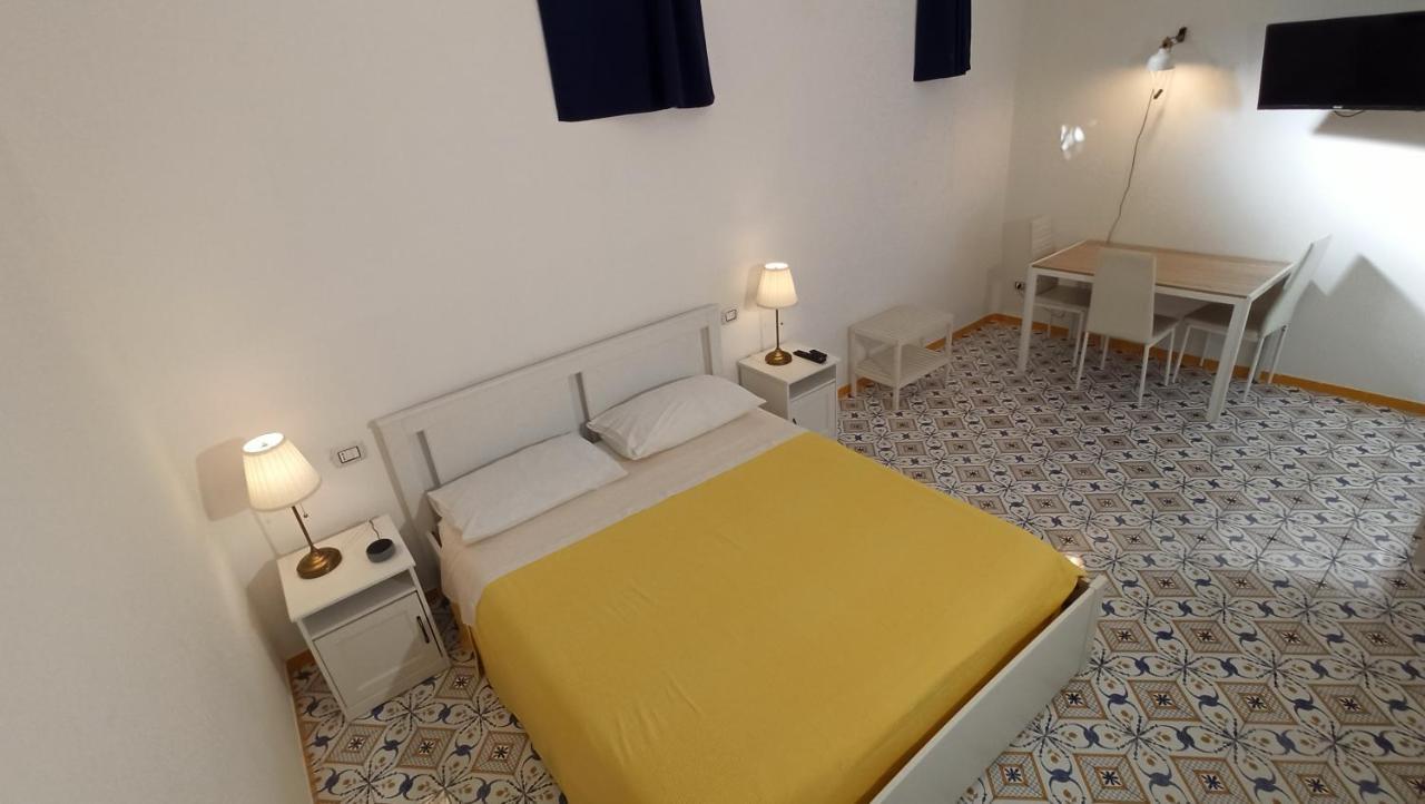Villa Mary - Apartments Trani Buitenkant foto